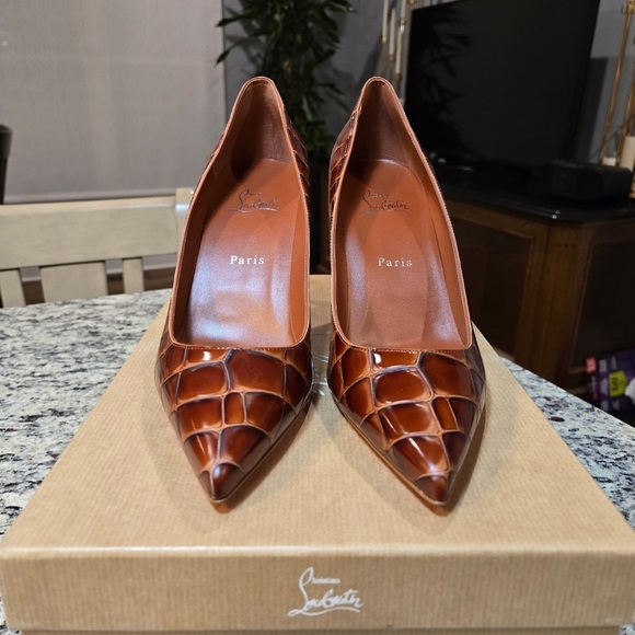 NEW Christian Louboutin Kate Cognac Croc Embossed Leather Pumps Size 38.5 - Picture 3 of 12